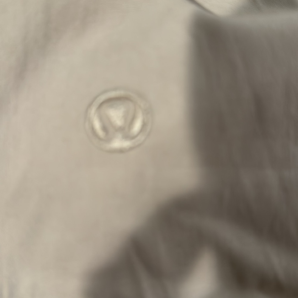 Lululemon NWT 🎉host pick🎉🎈cotton blend poplin button up shirt - Picture 12 of 12